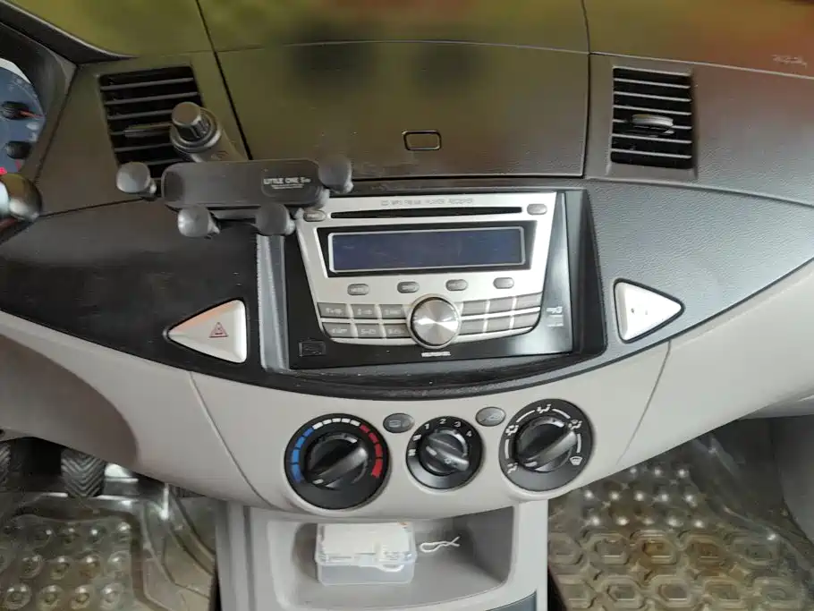 Mitsubishi Zinger 2013 2011 2.0L Manual Luxury