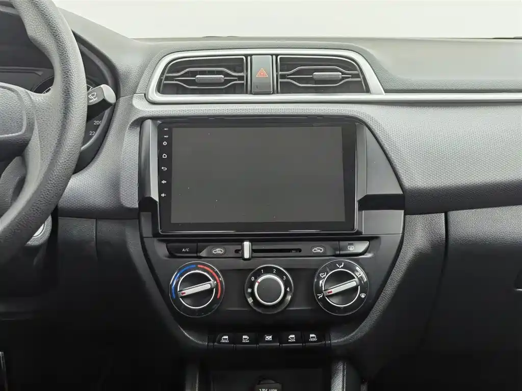 Hyundai Verna 2017 1.4L Manual Renewal Edition China VI фото 12