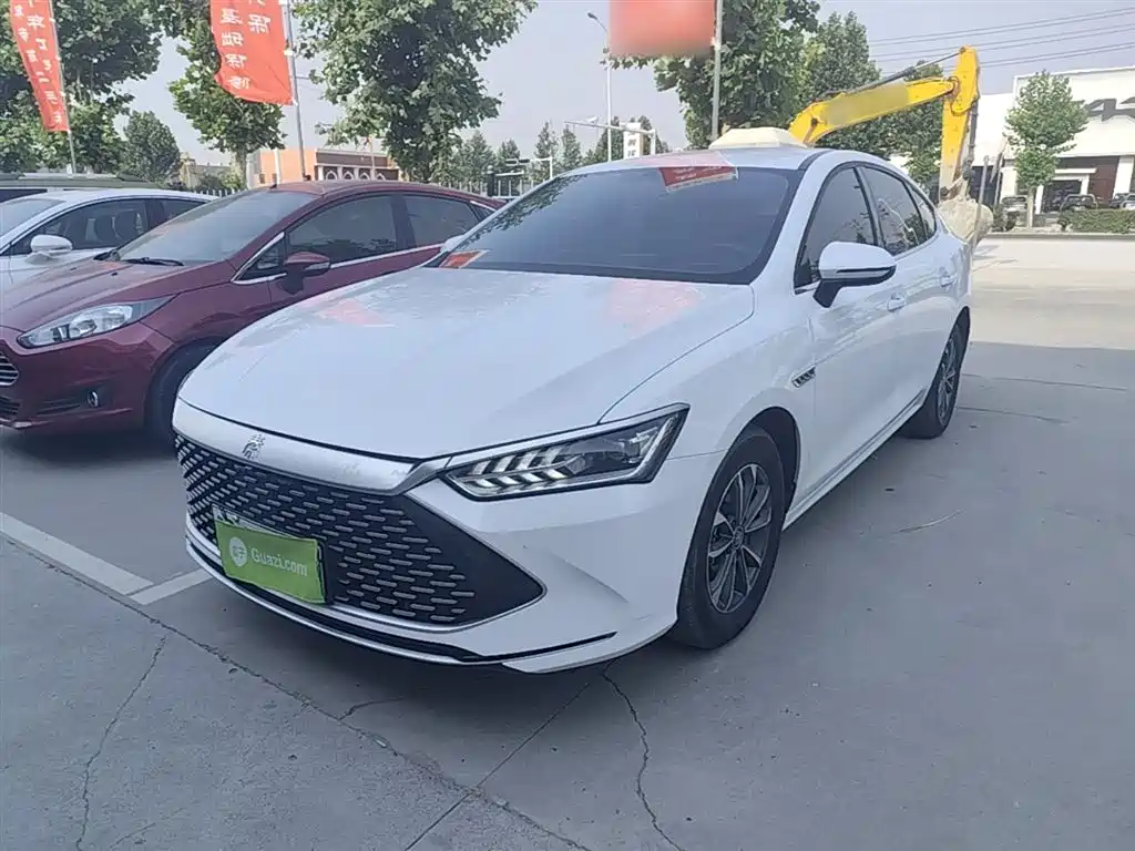 BYD Qin PLUS 2024 Glory Edition DM-i 55KM Leading фото 2