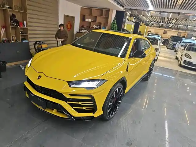 lamborghini urus