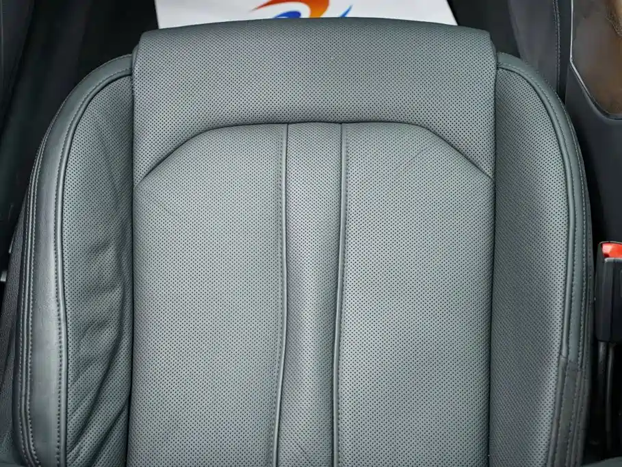 Фото 10 - Audi A6L