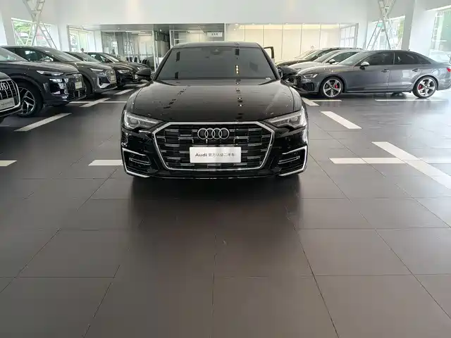 Audi A6L 2025 55 TFSI quattro Exclusive Sport — фото 2