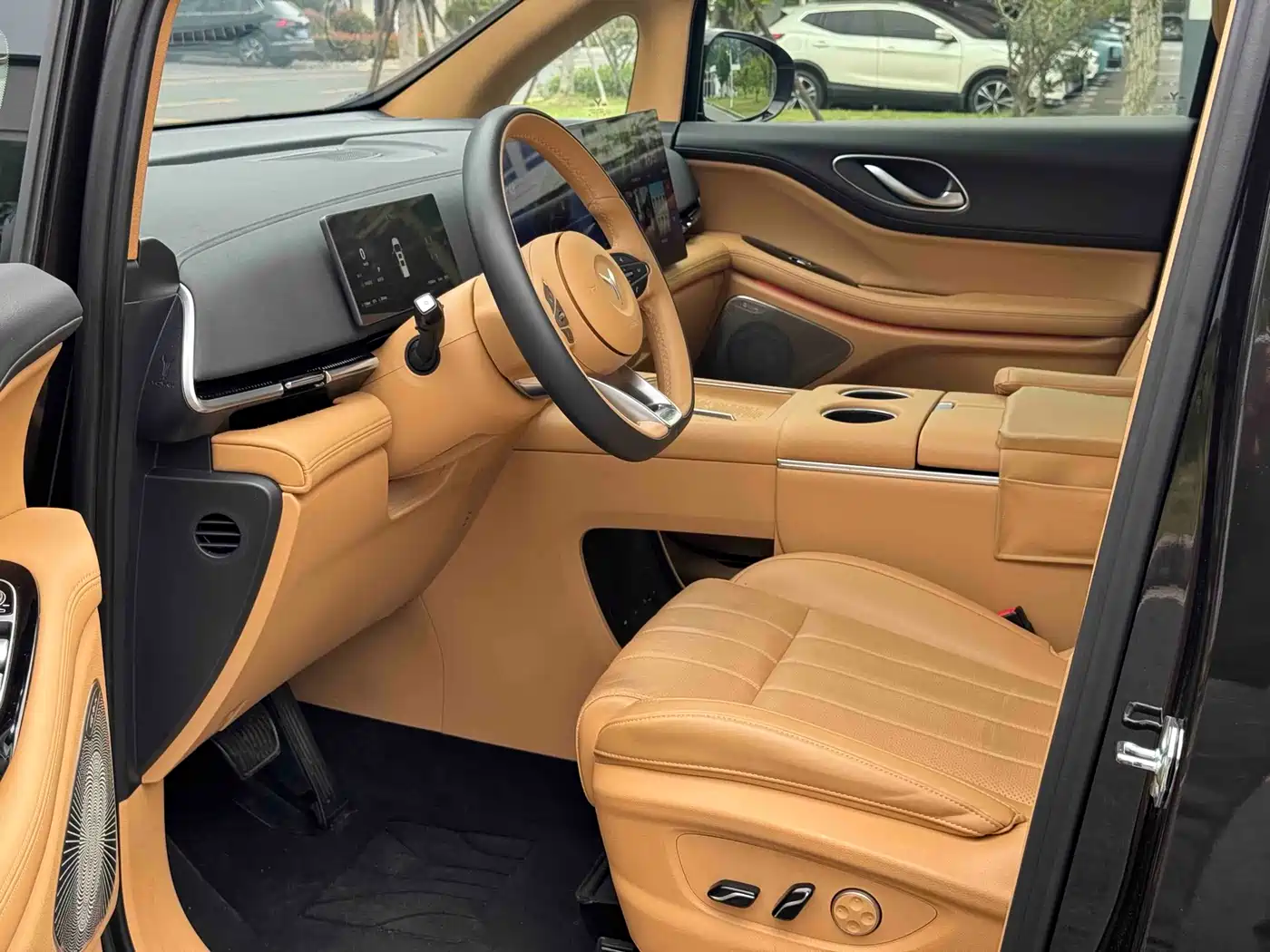 Voyah Auto Voyah Dreamer 2025 PHEV 4WD Kunpeng Premium Edition фото 7