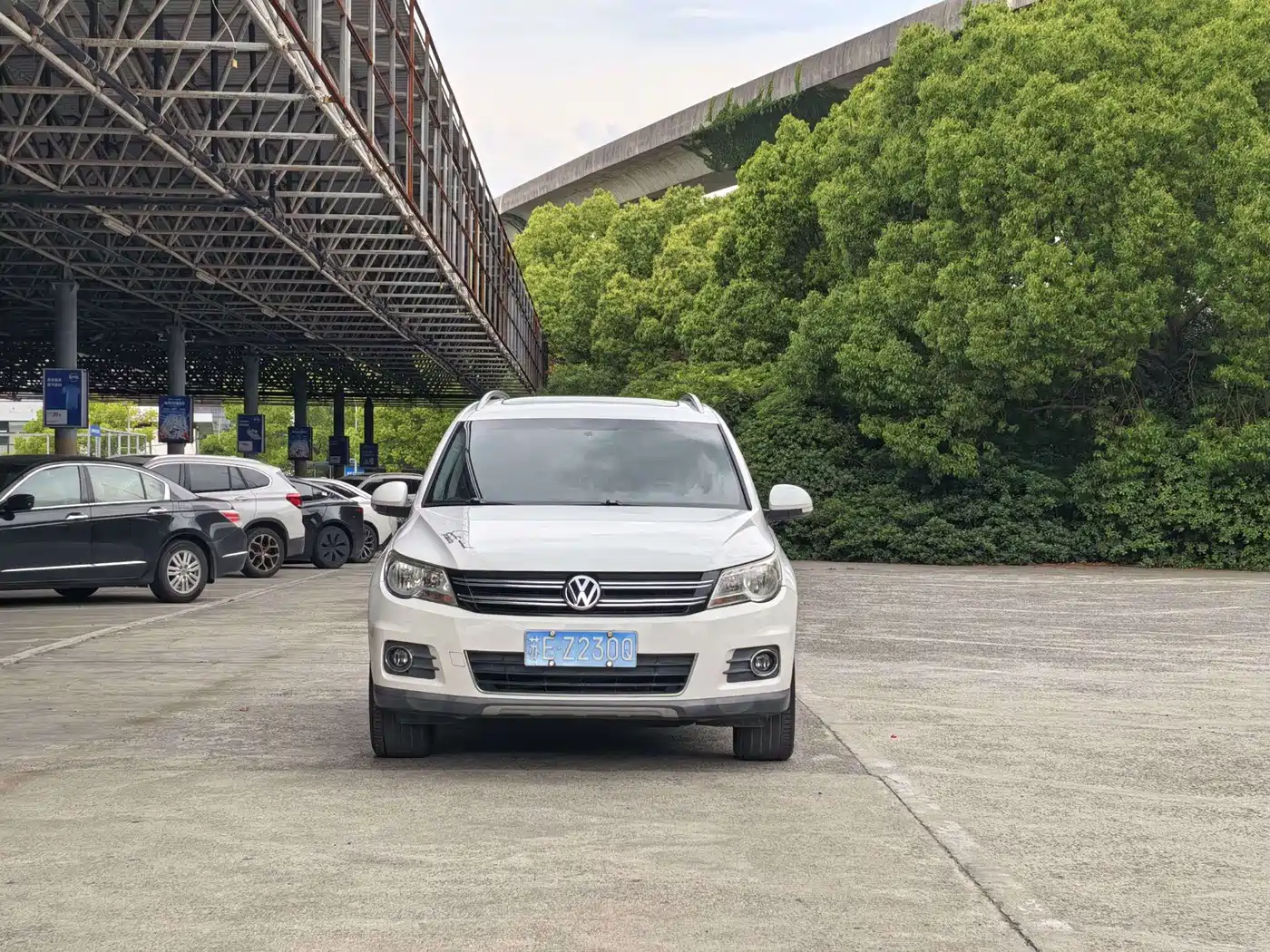 Volkswagen Tiguan 2012 1.8TSI Automatic 4WD Elite Edition фото 2