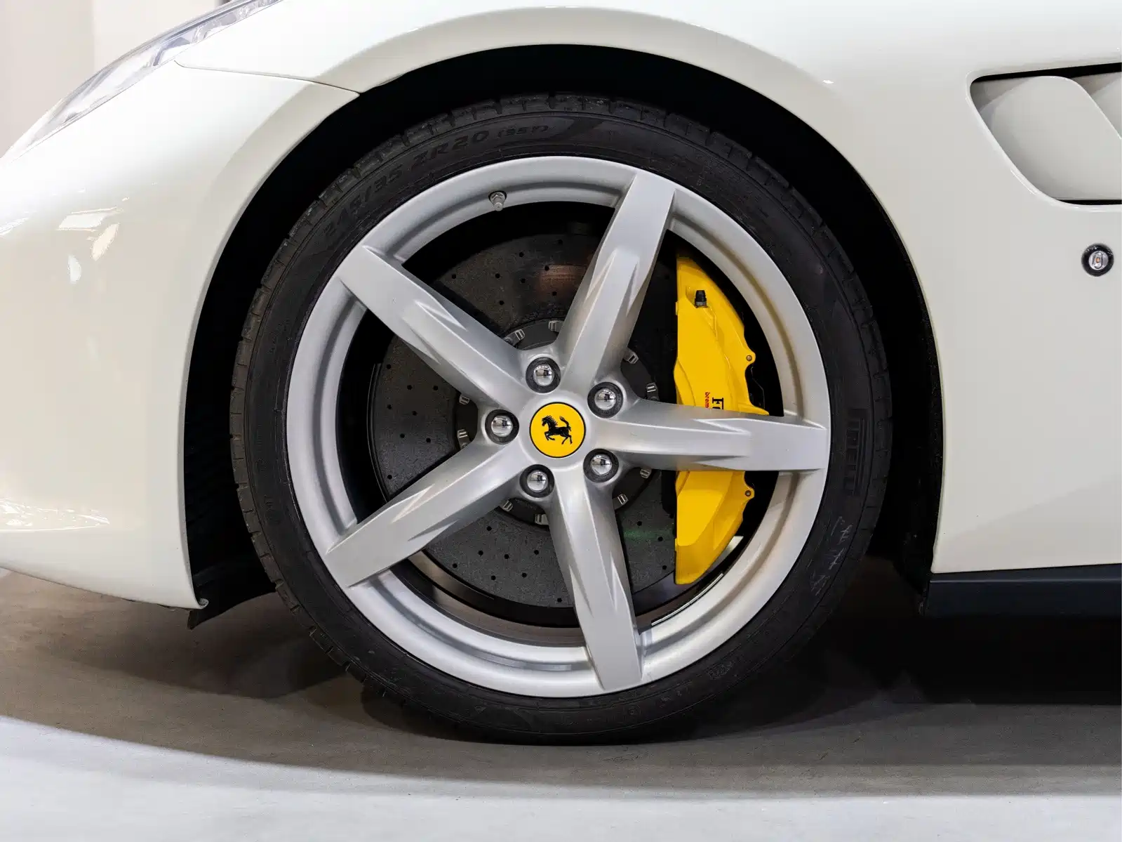 Photo 5 - Ferrari GTC4Lusso