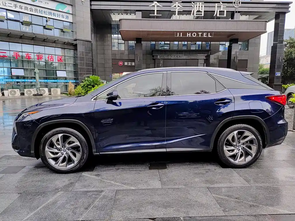 Photo 3 - Lexus RX