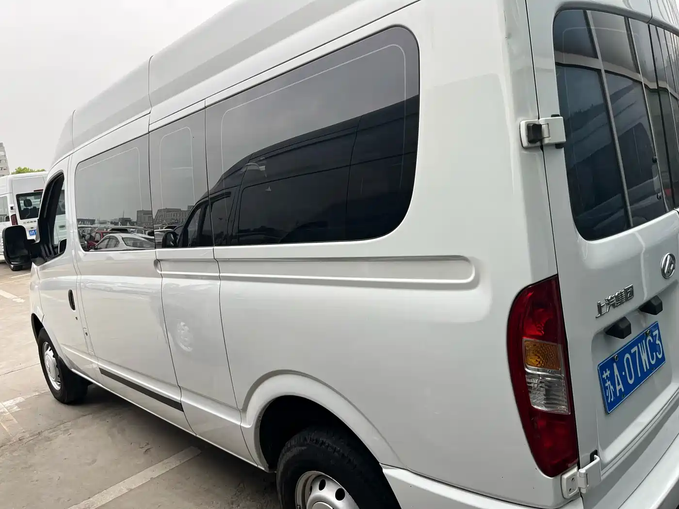 SAIC Maxus Xintu V80 2021 2.0T Manual Classic Aoyuntong 139PS Medium Wheelbase Medium Roof 6/7/8/9 Seater фото 9