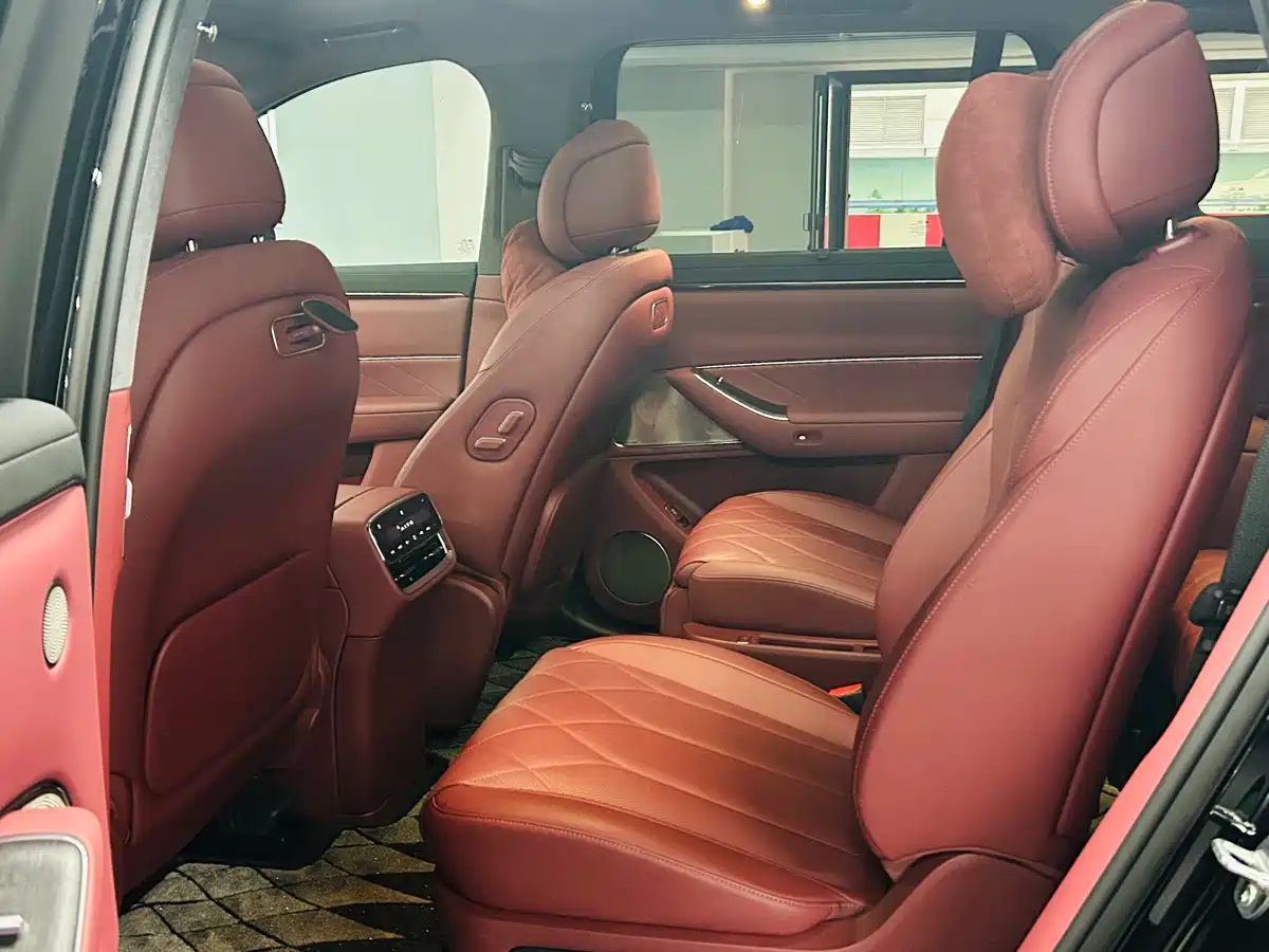 AITO Wenjie AITO M8 2025 Model Extended Range Max+ Edition 53.4kWh 6-Seater фото 8