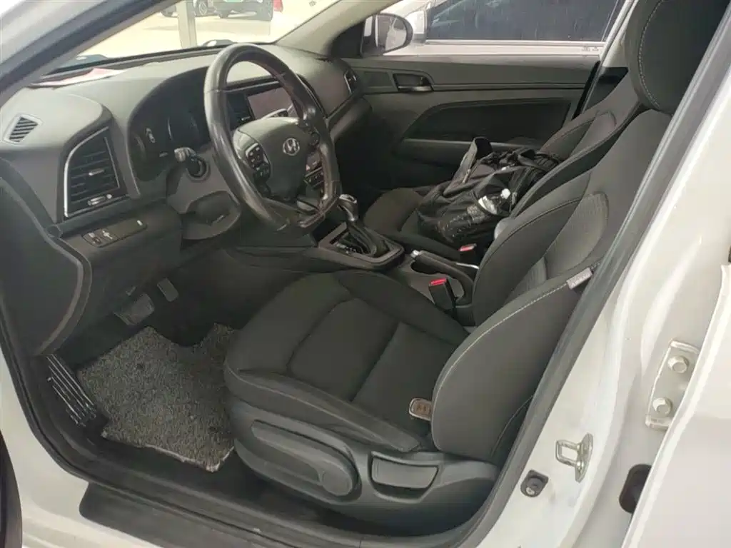 Hyundai Elantra 2016 1.4T DCT Dynamic·Vitality фото 15