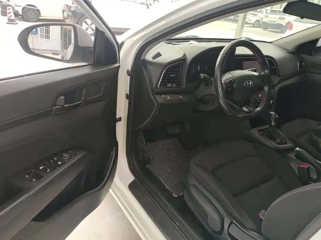 Hyundai Elantra 2016 1.4T DCT Dynamic·Vitality фото 16