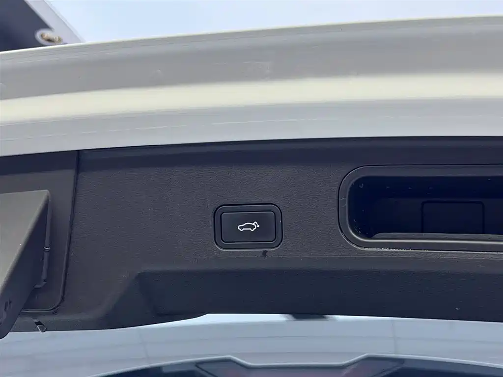 GEELY AUTOMOBILE BOYUE L