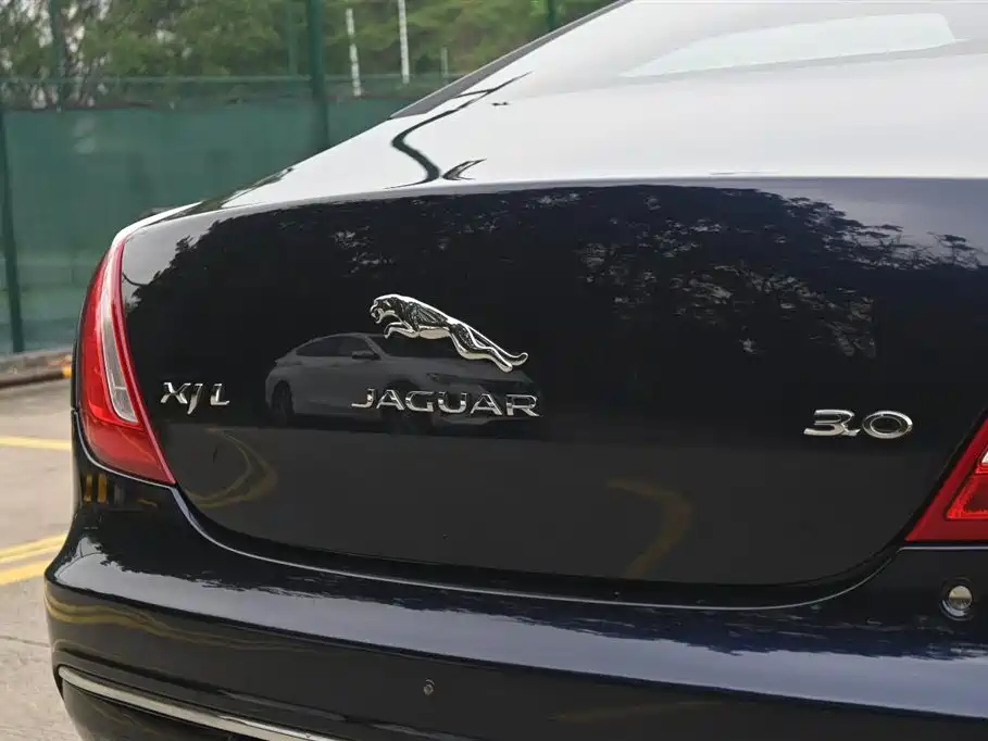 JAGUAR XJ