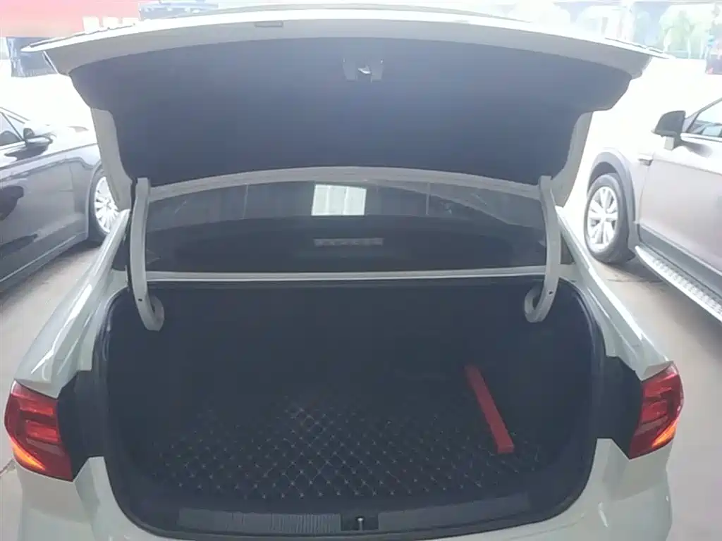 Volkswagen Bora 2016 Model 1.6L Automatic Comfort фото 19