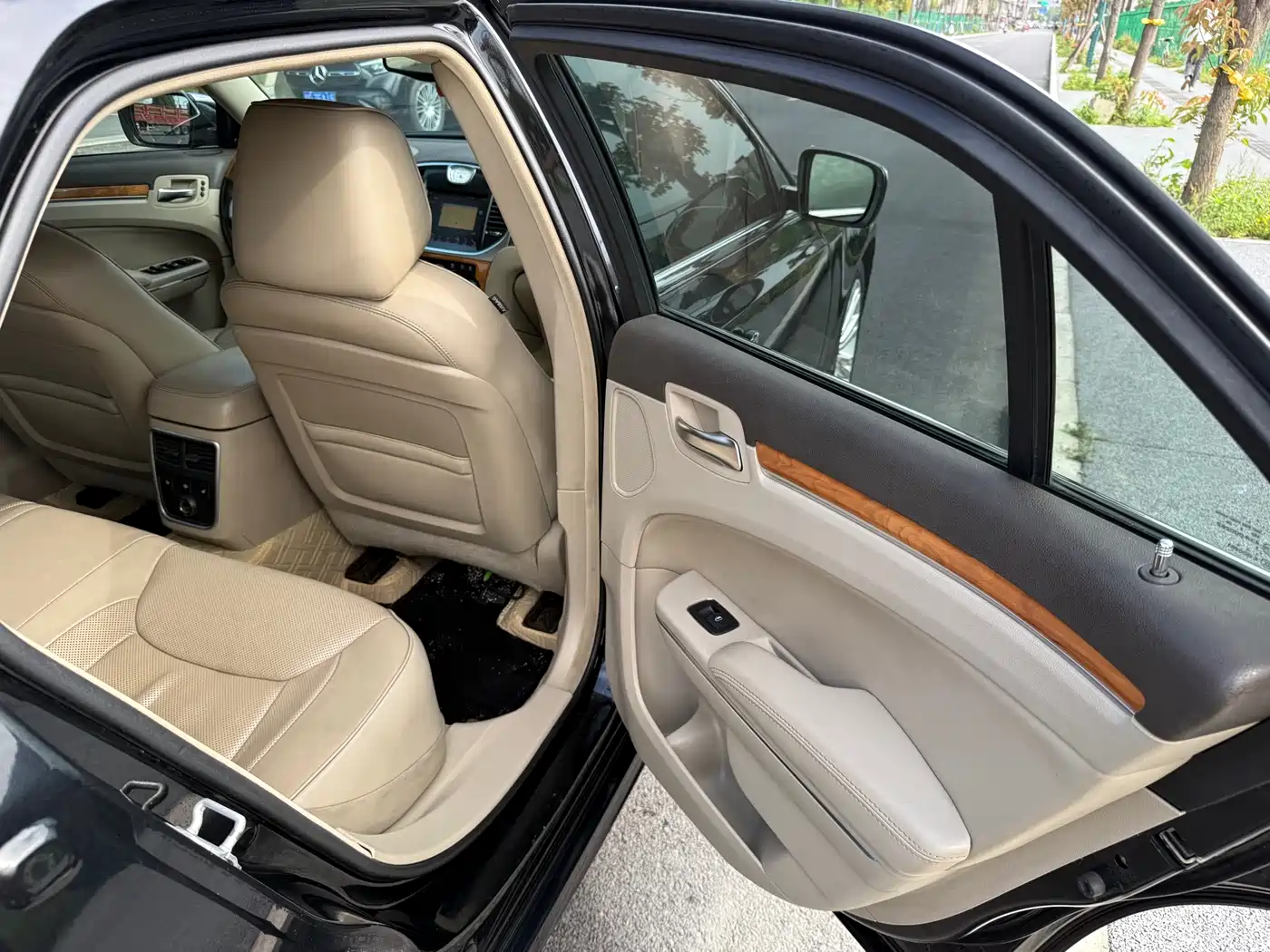 Chrysler 300C (Import) 2014 2013 Model 3.6L Premium Comfort Edition