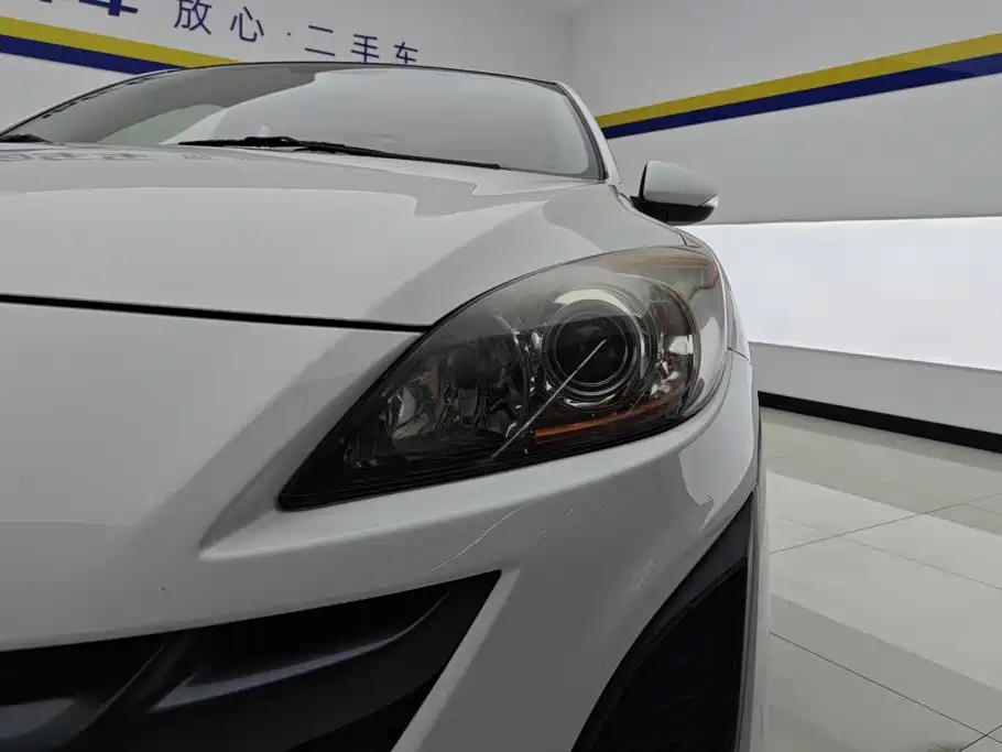 Mazda Mazda3 Axela 2014 2012 Hatchback 2.0L Automatic Luxury