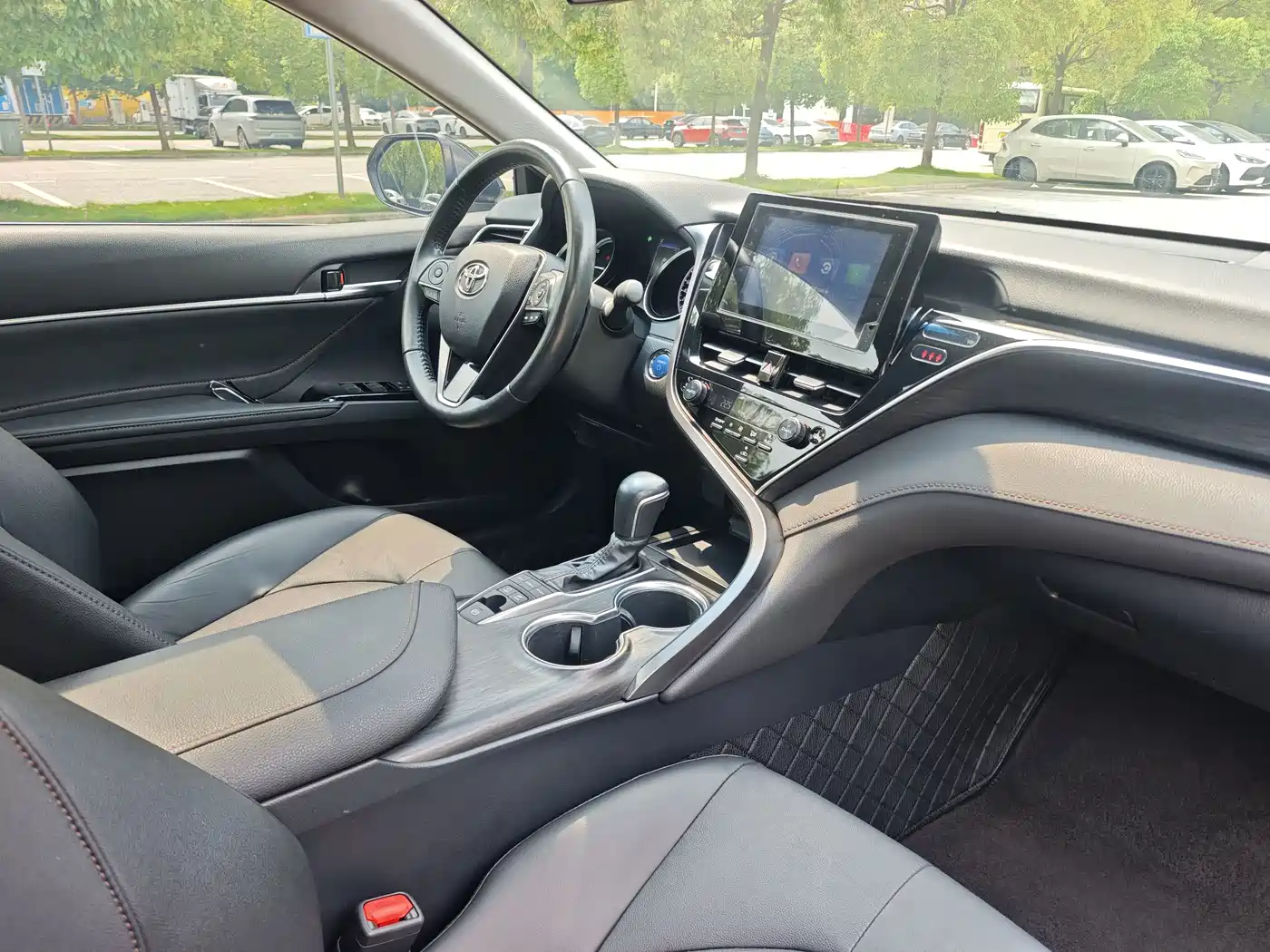 Фото 15 - Toyota Camry