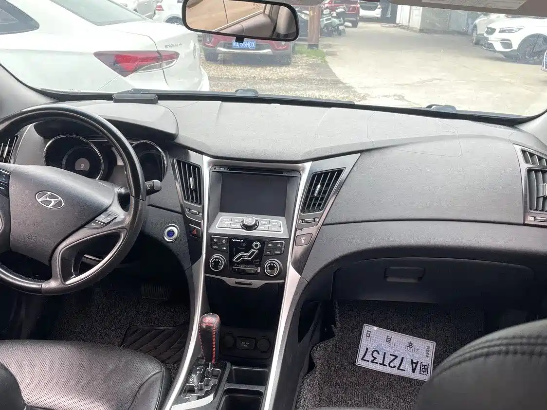 Hyundai Sonata 2013 2.0L Automatic Premium Edition фото 8