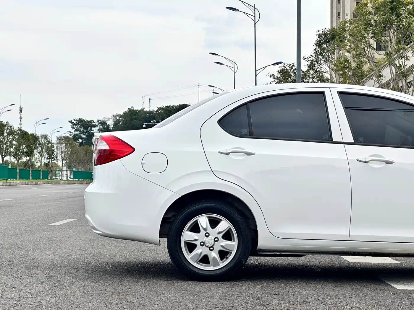 JAC Motors JAC iEV 2017 2017 iEV4 Luxury Smart Edition