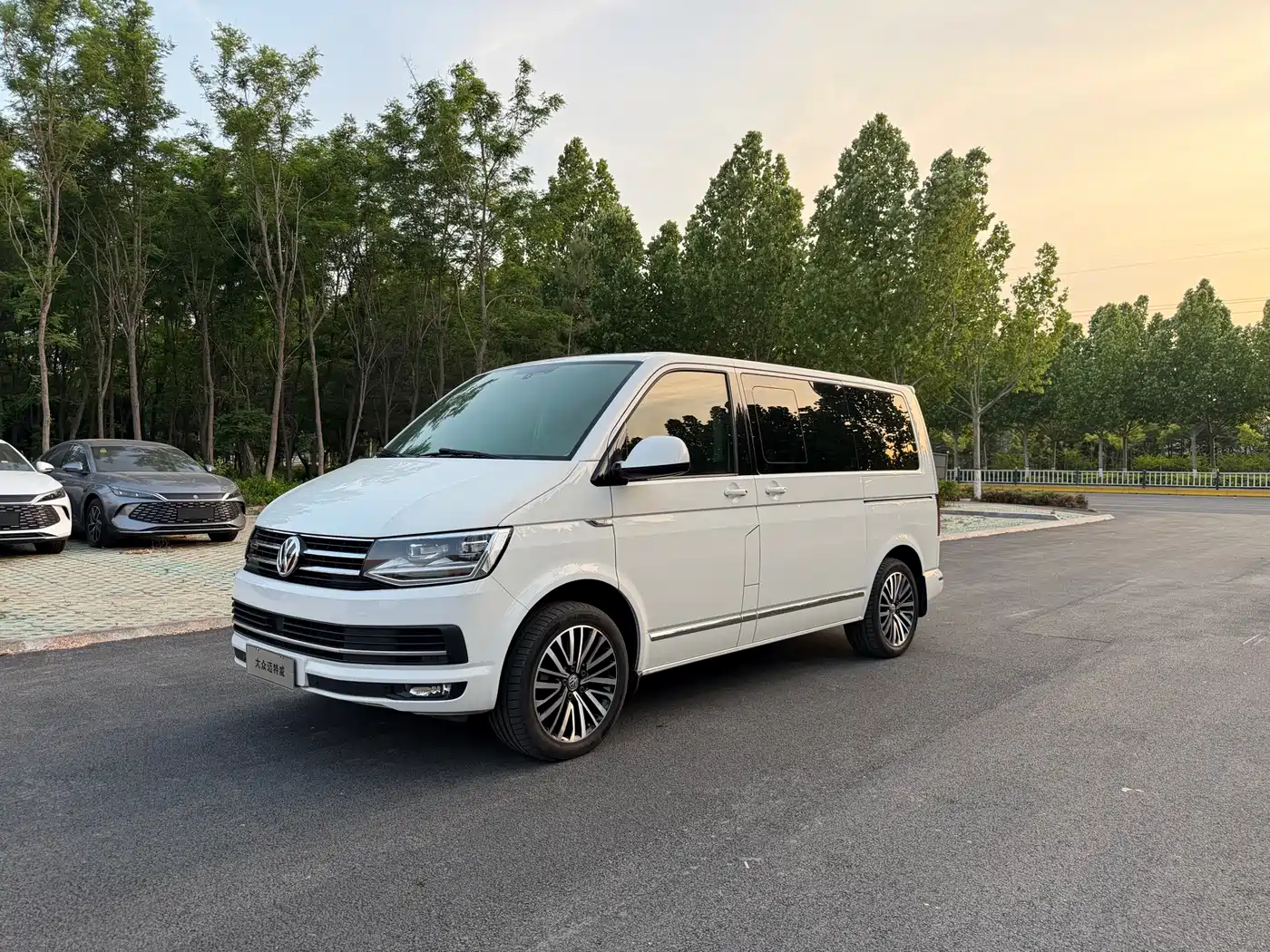 Volkswagen Multivan 2018 2.0TSI 4WD Premium Edition 7-Seater
