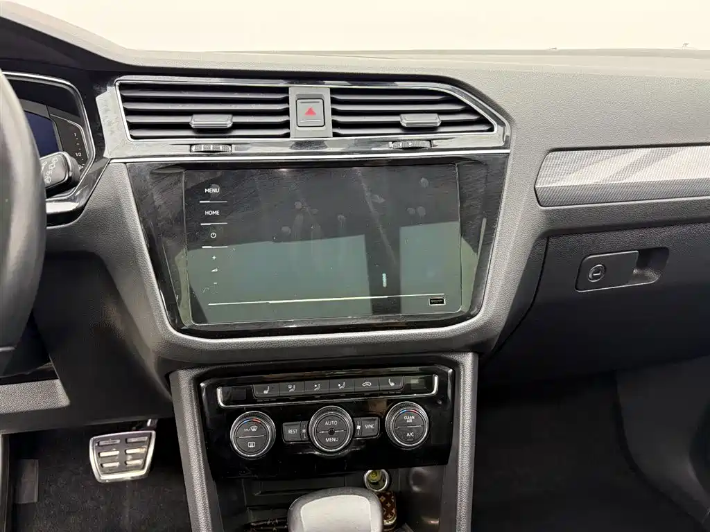 Volkswagen Tiguan L 2021 330TSI Automatic 2WD R-Line Premium фото 10