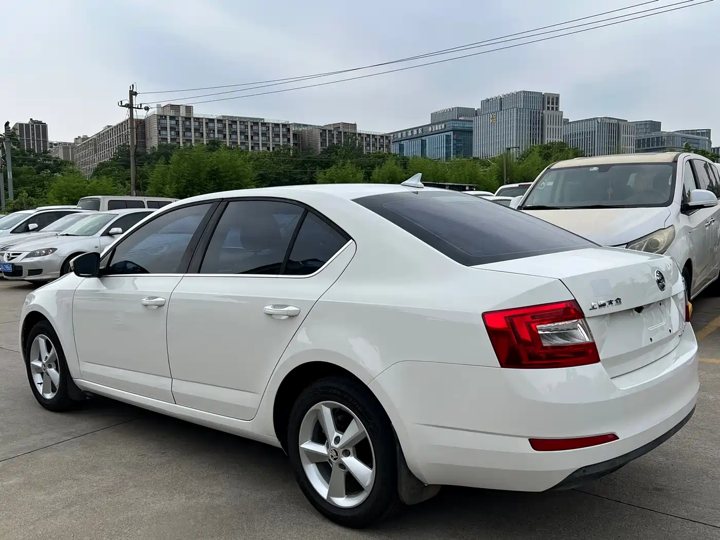 Škoda Octavia 2015 1.6L Automatic逸杰版 фото 11