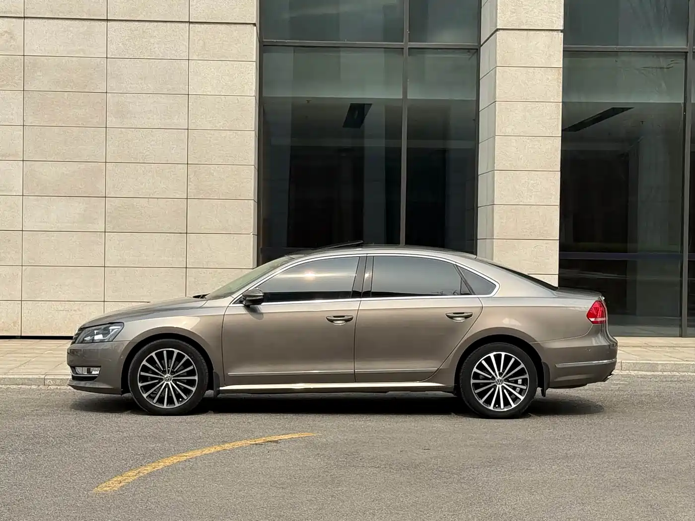 Фото 4 - Volkswagen Passat