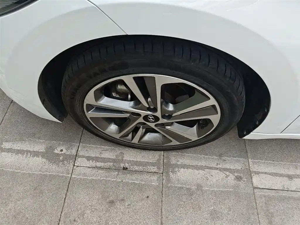 Hyundai Elantra 2016 Model 1.6L Automatic Smart Elite фото 23