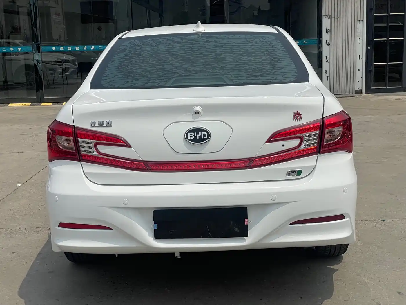 BYD Qin New Energy 2014 1.5T Cool Black Knight Flagship фото 4