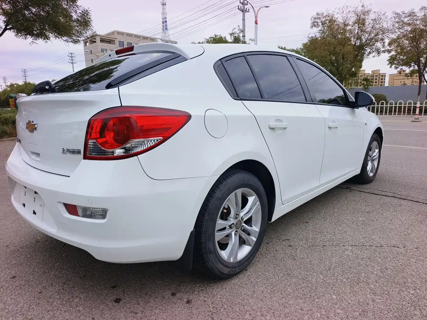 Chevrolet Cruze 2013 Hatchback 1.6L Automatic Luxury фото 4