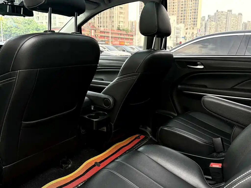 GAC Trumpchi Trumpchi M6 2021 270T DCT Premium Edition (7-seater) фото 2