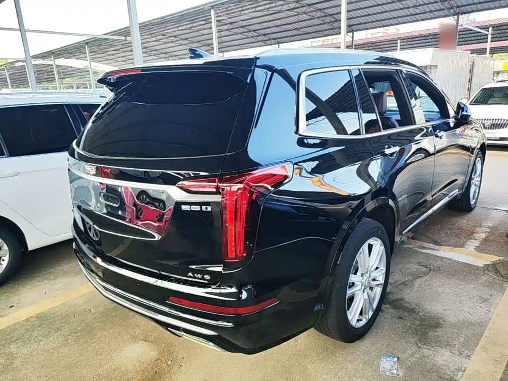 Photo 7 - Cadillac XT6