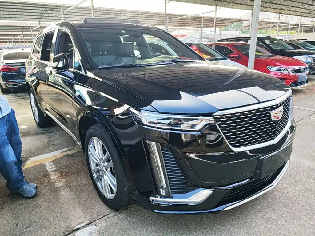 Photo 4 - Cadillac XT6