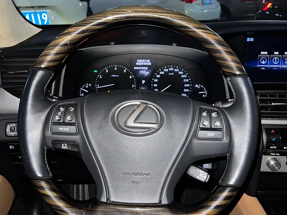 Lexus LS 2016 460L фото 10