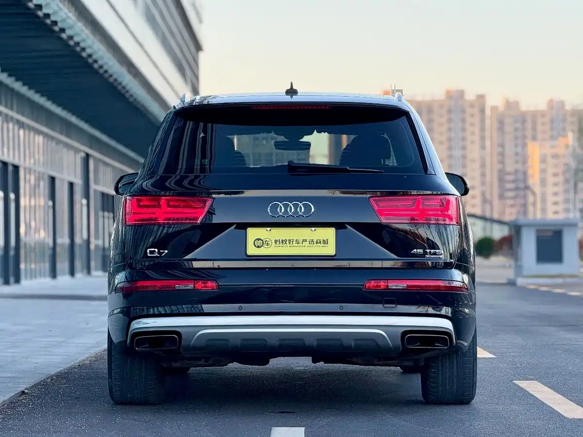 AUDI Q7
