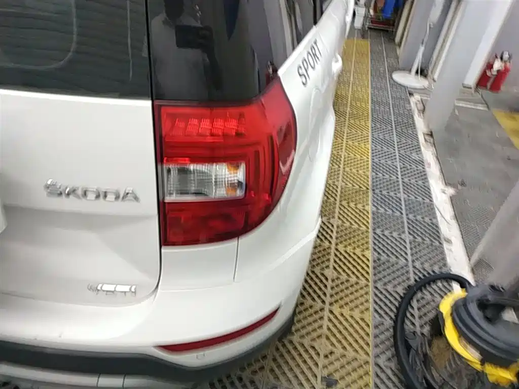 Škoda Yeti 2014 1.8TSI DSG Polar Edition фото 8