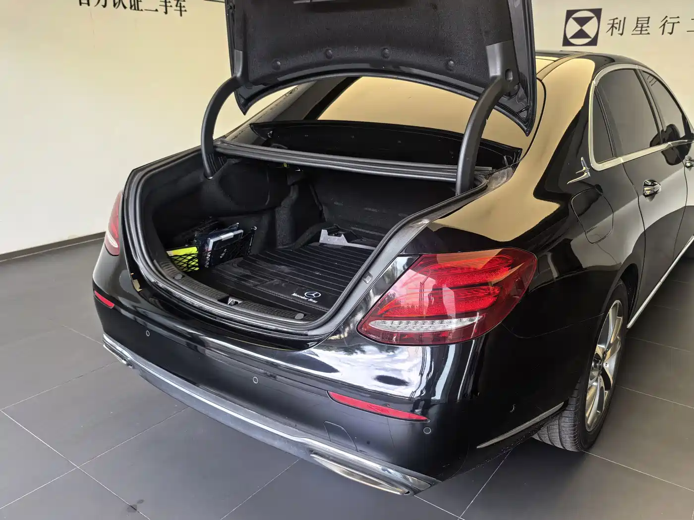 Mercedes-Benz E-Class, миниатюра 8