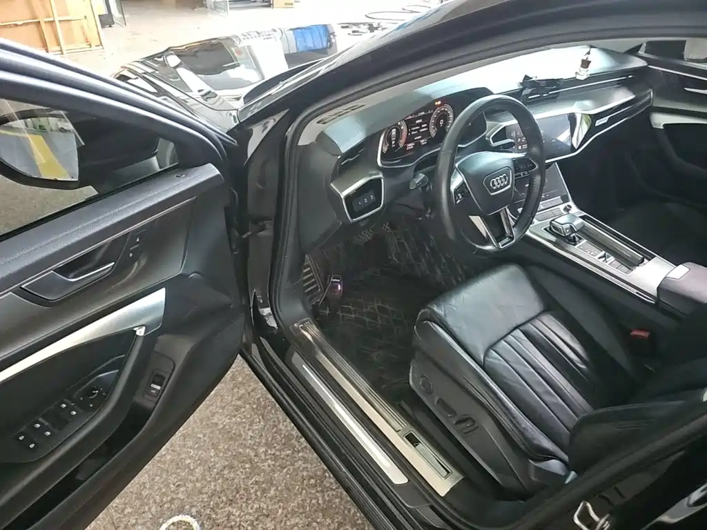 Фото 16 - Audi A6L