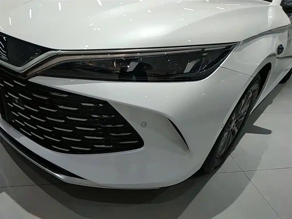 BYD Qin L 2025 DM-i Smart Drive Edition 80KM Leading фото 24