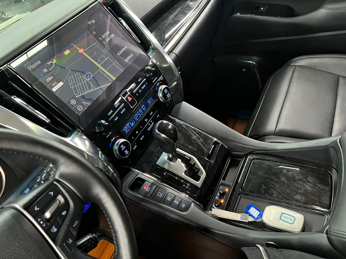 Toyota Vellfire 2021 Crown Hybrid 2.5L HV Luxury Edition фото 21