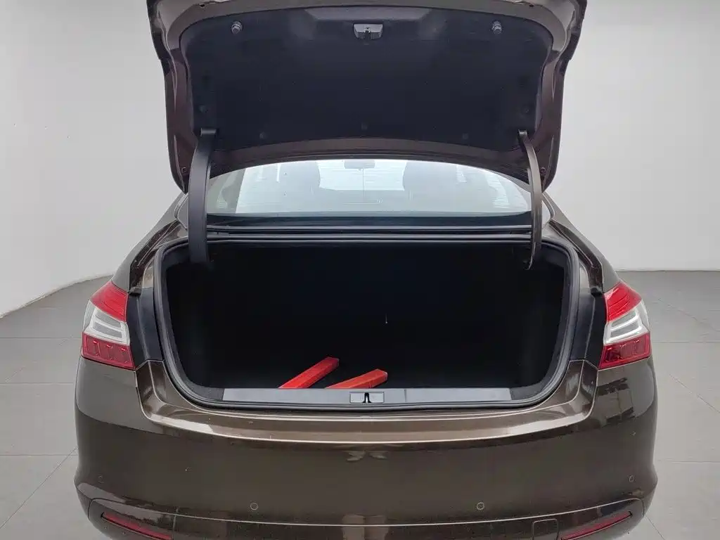 صورة 16 - Peugeot 408