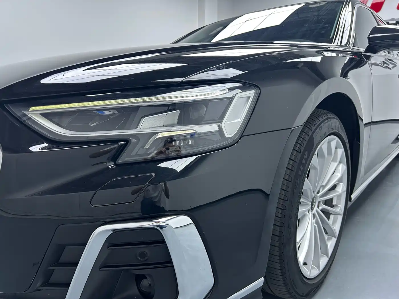 Audi A8 2023 A8L 45 TFSI quattro Luxury фото 18