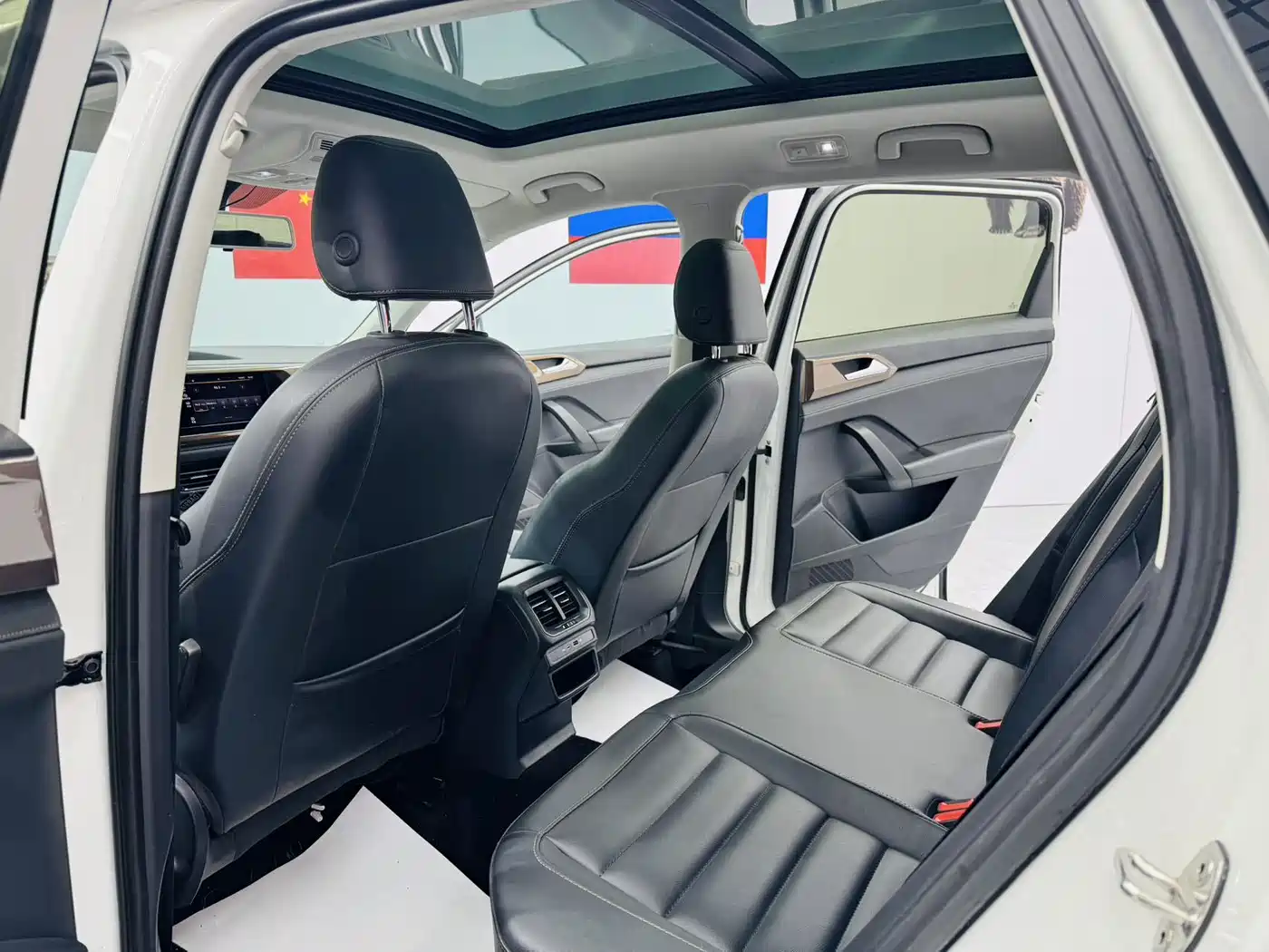 Volkswagen Tharu 2021 Model 280TSI 2WD Luxury Edition фото 6