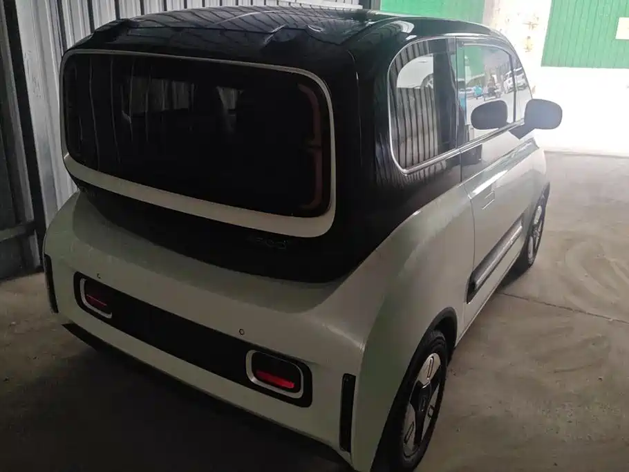 Фото 3 - Baojun E300