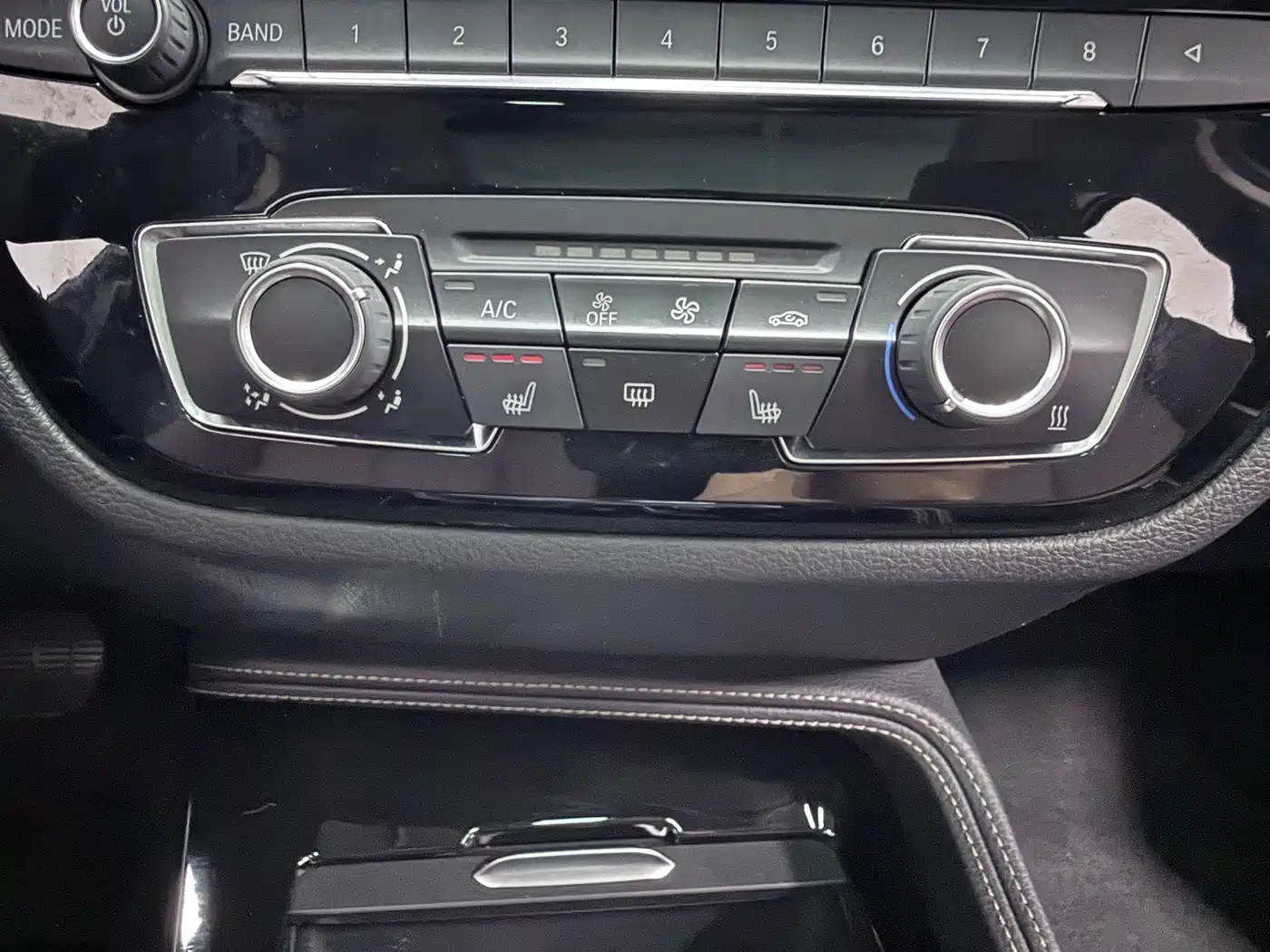 BMW 1 Series 2022 120i M Sport Shadow Edition фото 17