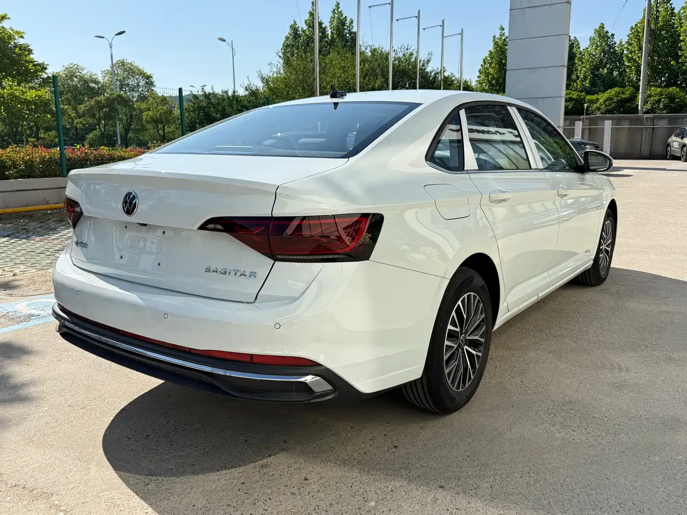 VOLKSWAGEN SAGITAR
