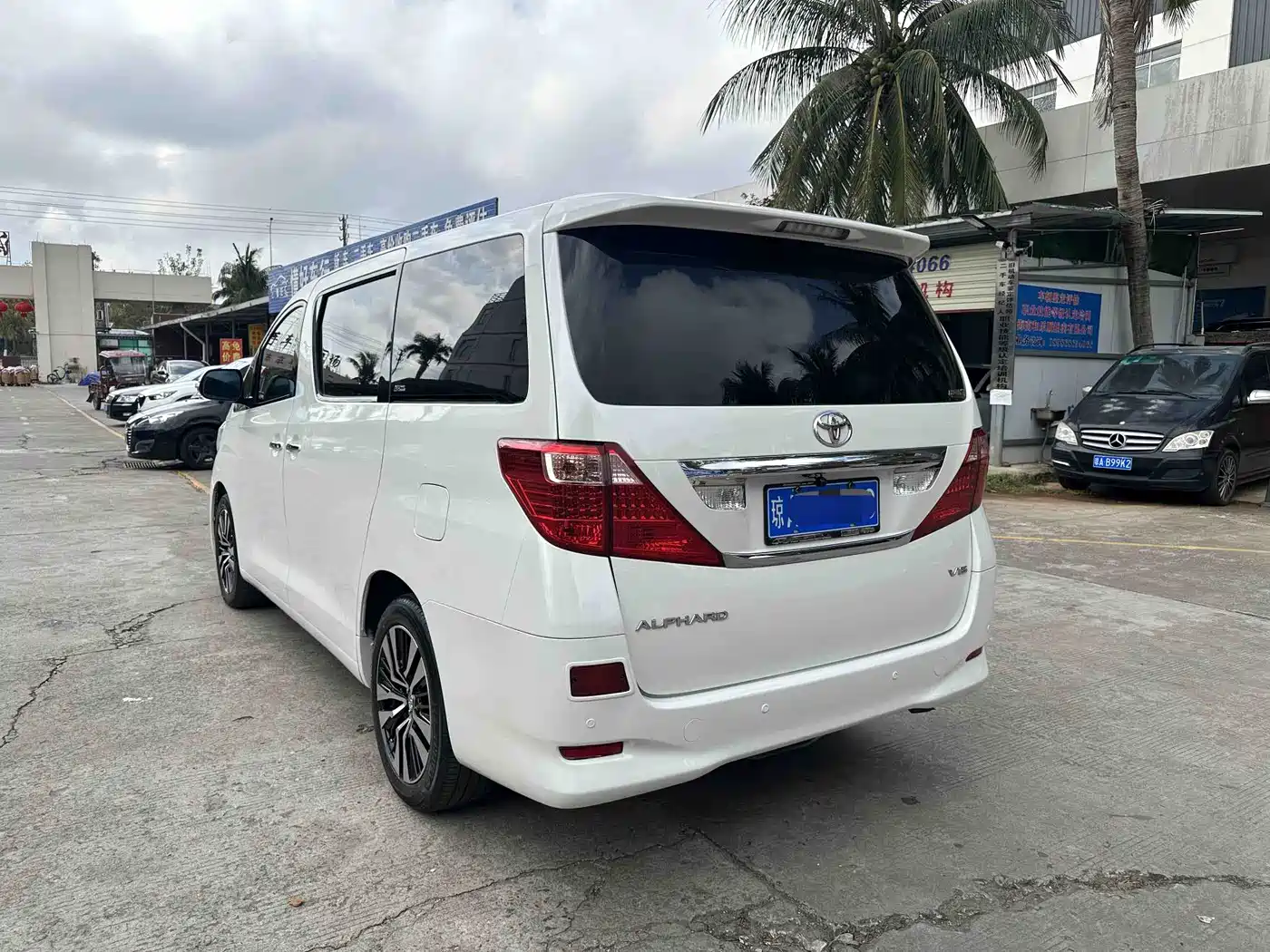 Toyota Alphard 2011 3.5L Luxury Edition фото 5