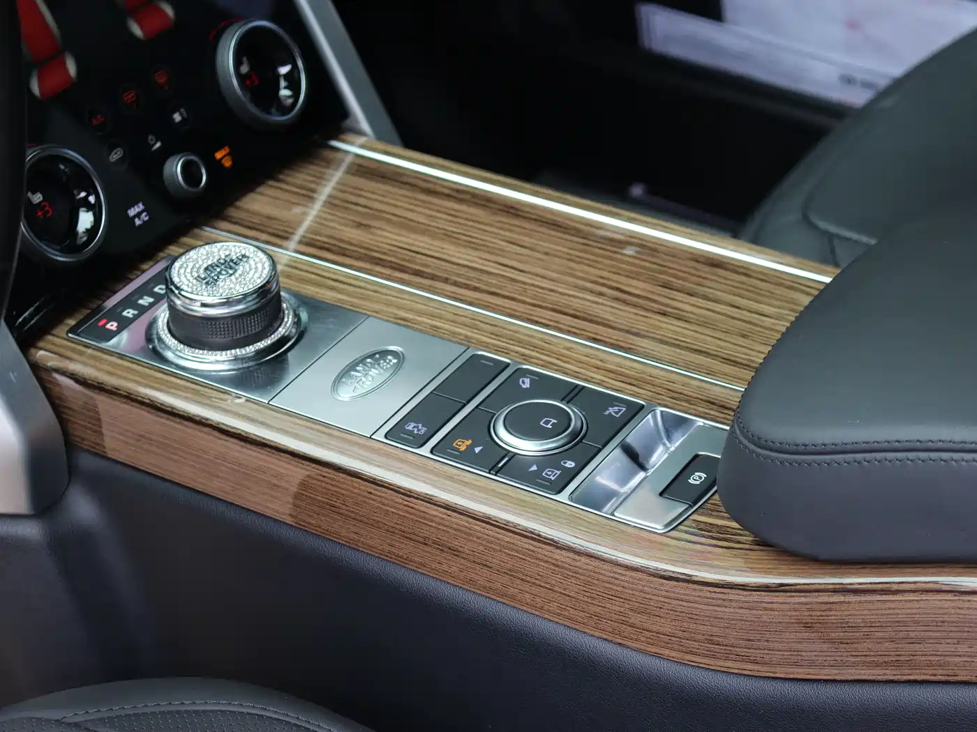 Land Rover Range Rover 2018 3.0 SC V6 Vogue Heritage Extended Edition фото 12