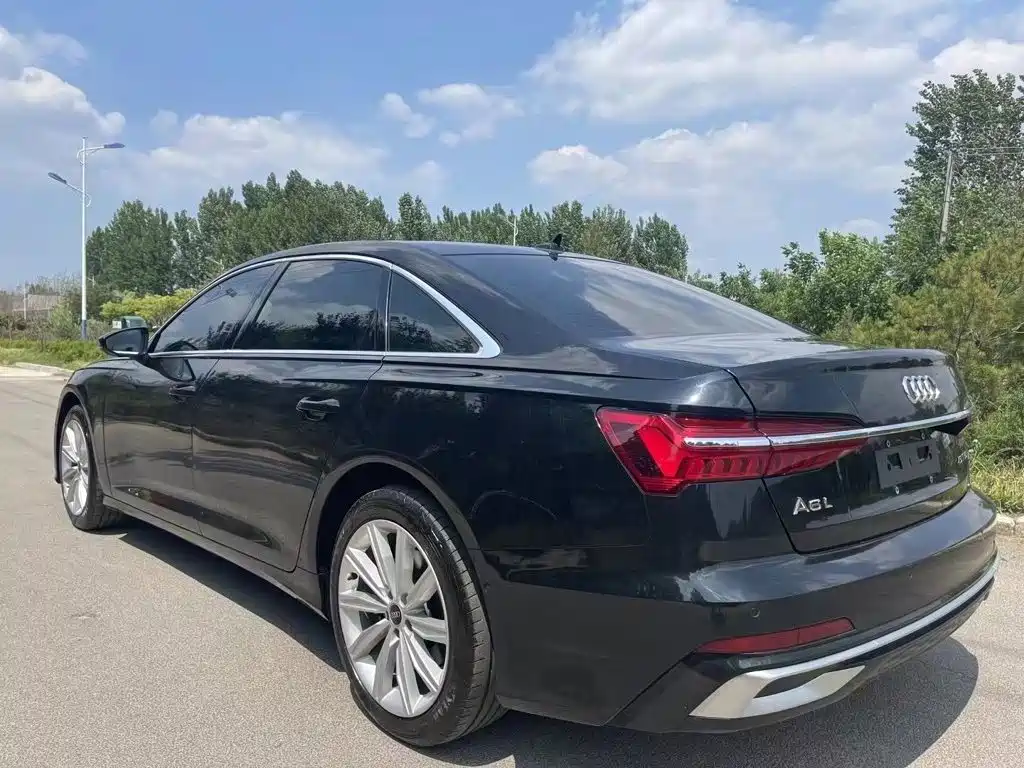 Фото 9 - Audi A6L