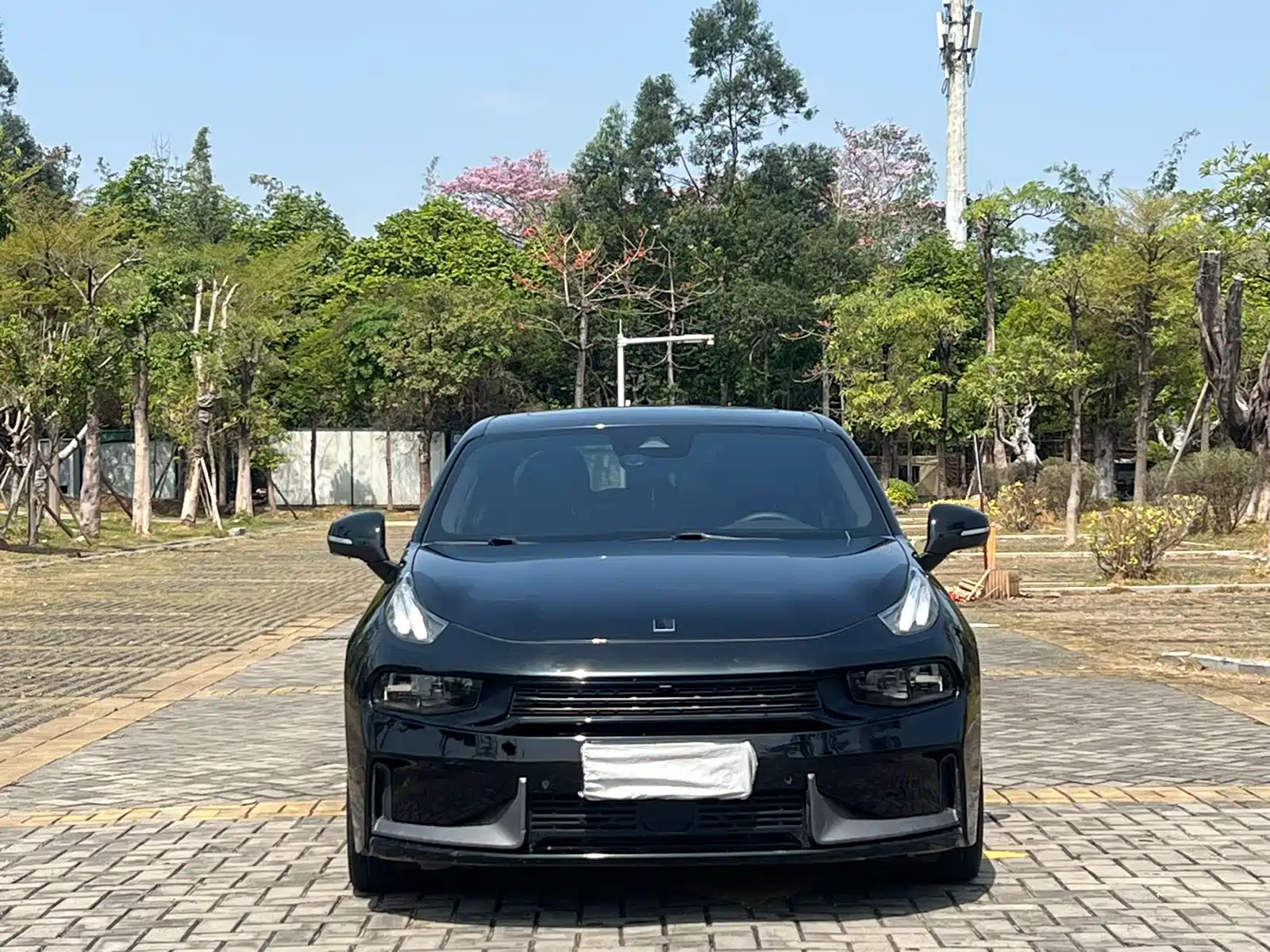 Фото 2 - Lynk & Co 03