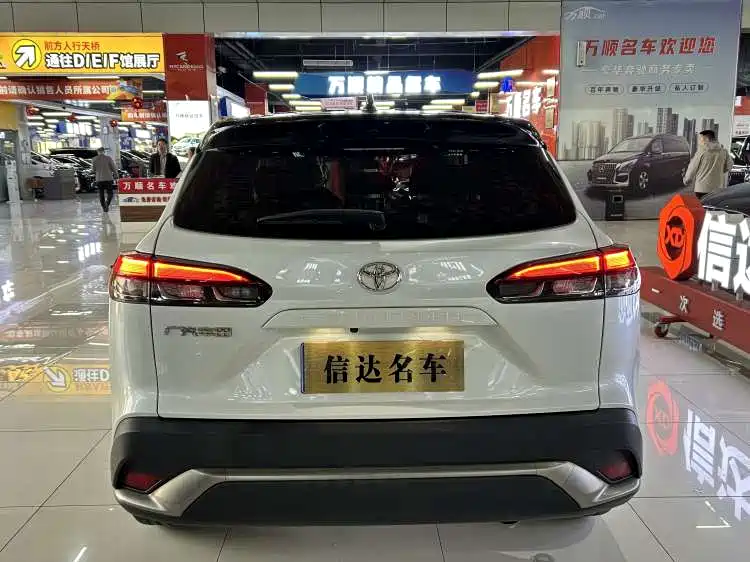 Toyota Frontlander 2022 2.0L CVT Luxury PLUS Edition фото 18